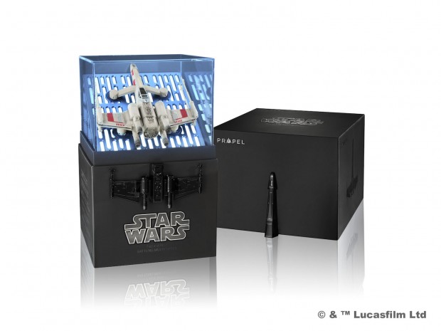 Der X-Wing in seiner Plexiglasverpackung (Bild: Propel)